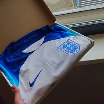 YourMysteryShirt  Landen Box (INCLUSIEF GRATIS TRAININGSSHIRT)